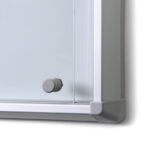 Gablota z przesuwanymi drzwiami