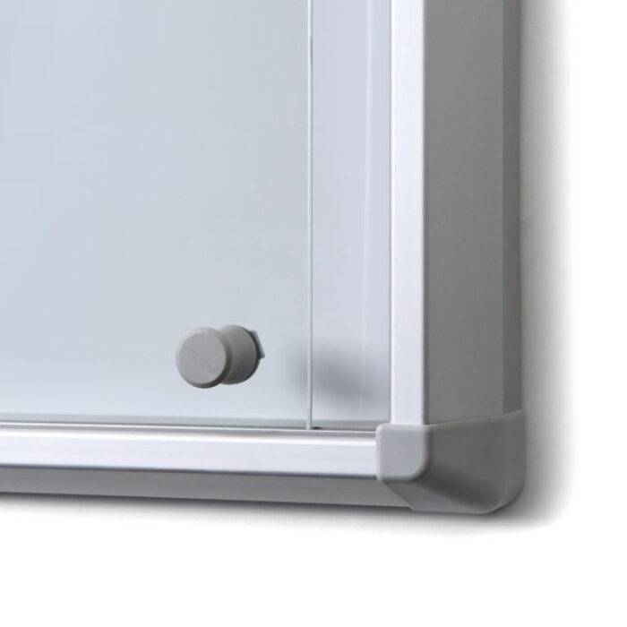 Gablota z przesuwanymi drzwiami