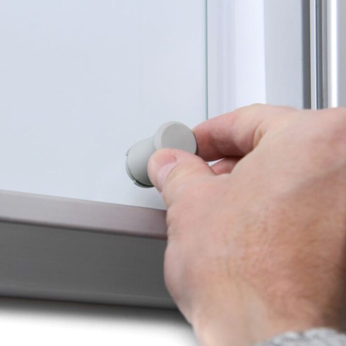 Gablota z przesuwanymi drzwiami