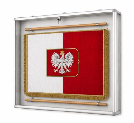 Gablota na sztandar z drzwiami otwieranymi do góry